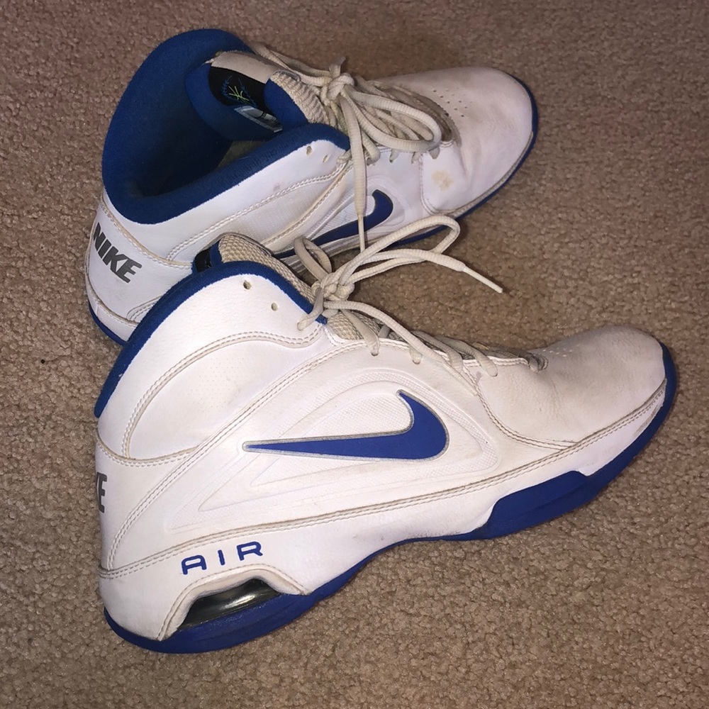 Nike Air women’s basketball shoes